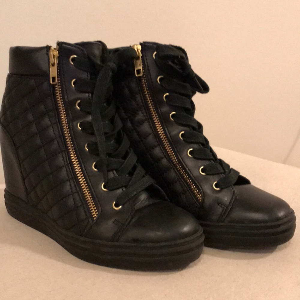 LACED SNEAKER BOOTIES